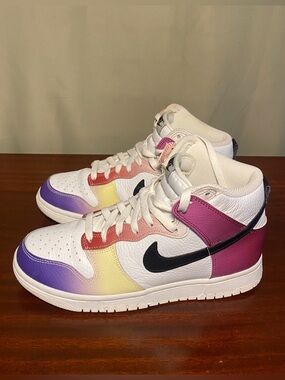 WMNS Nike Dunk High Gradient Summit White Black Team Red FD0802-100 Size 8 Shoes